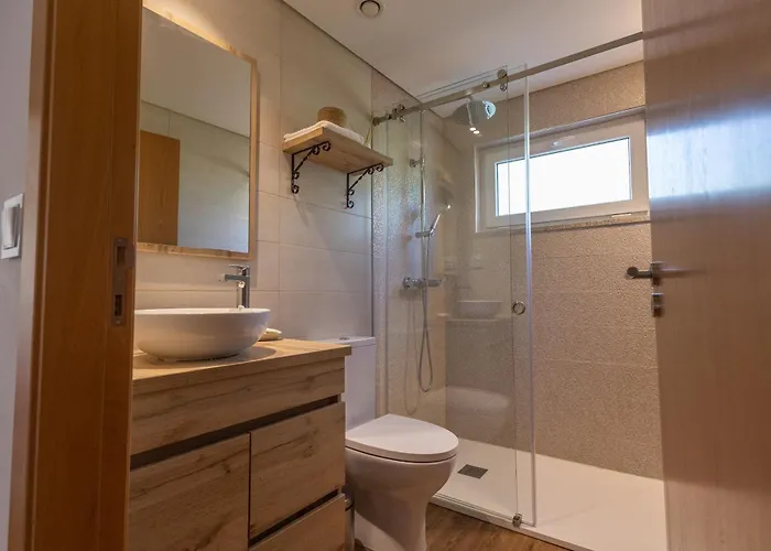 Refugio Oliveiras, Mondim De Bastos