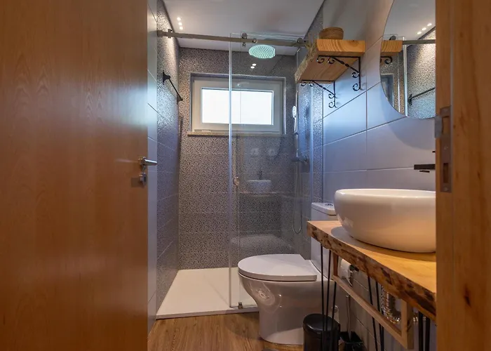 Refugio Oliveiras, Mondim De Bastos *